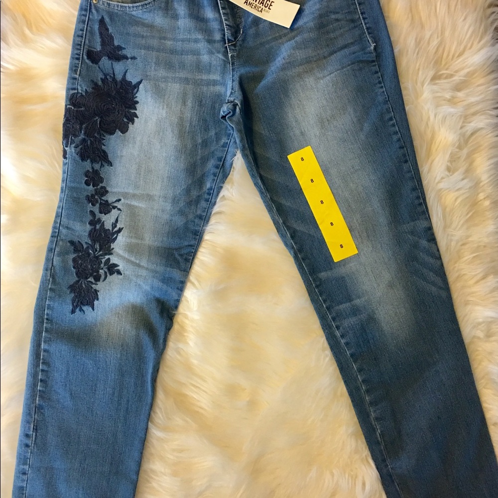Vintage America Blue Embroidered Boyfriend Jeans - Picture 4 of 8